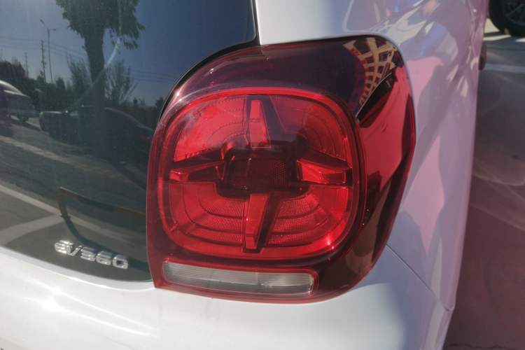 Used Roewe Clever 2022 311km QiQi BoBo Edition Right Rear Taillight