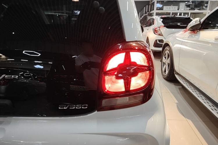 Used Roewe Clever 2022 311km QiQi BoBo Edition Right Rear Taillight
