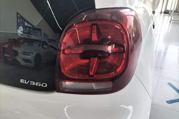 Used Roewe Clever 2022 311km QiQi BoBo Edition Right Rear Taillight