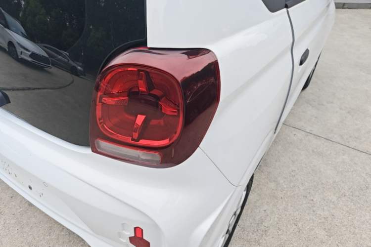 Used Roewe Clever 2022 311km QiQi BoBo Edition Right Rear Taillight