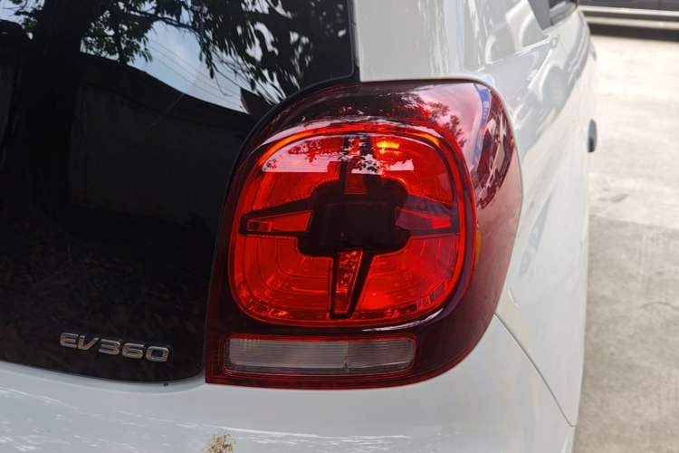 Used Roewe Clever 2022 311km QiQi BoBo Edition Right Rear Taillight