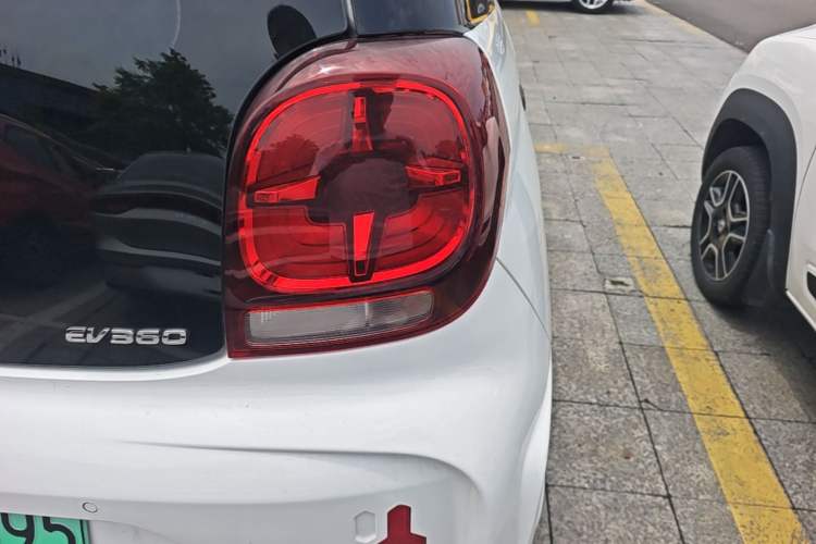 Used Roewe Clever 2022 311km QiQi BoBo Edition Right Rear Taillight