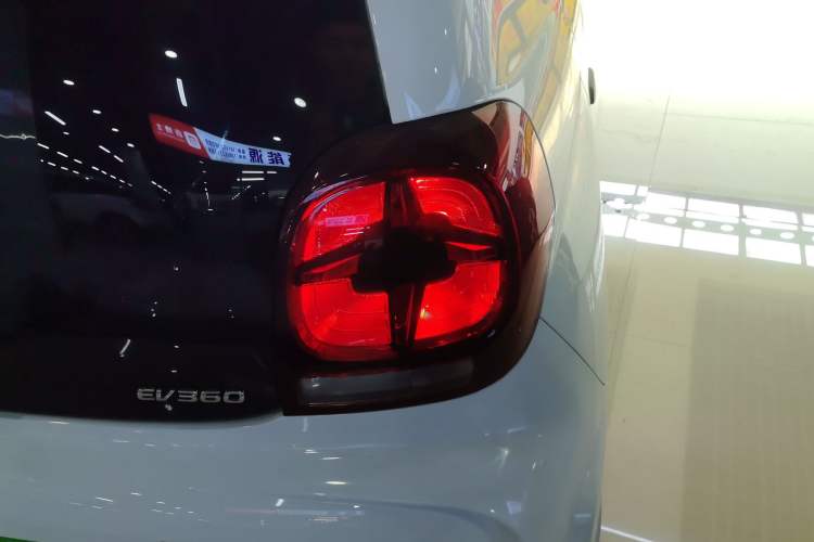 Used Roewe Clever 2022 311km QiQi BoBo Edition Right Rear Taillight