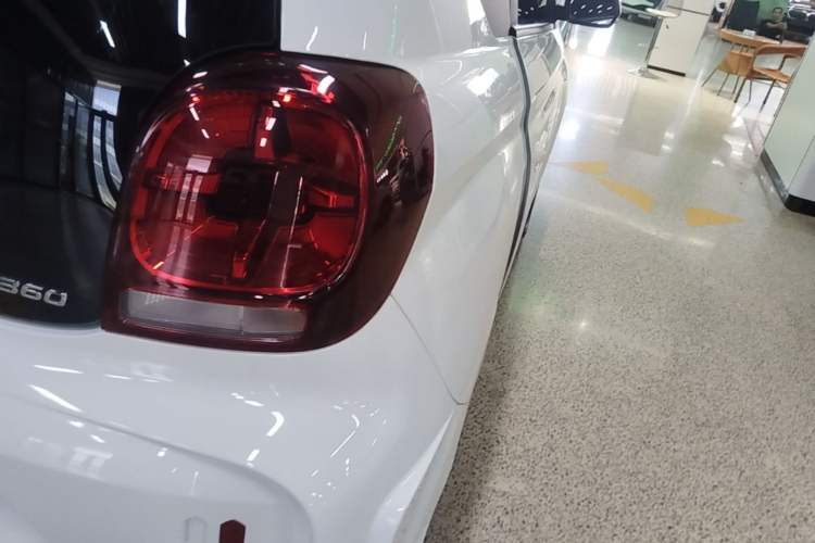 Used Roewe Clever 2022 311km QiQi BoBo Edition Right Rear Taillight