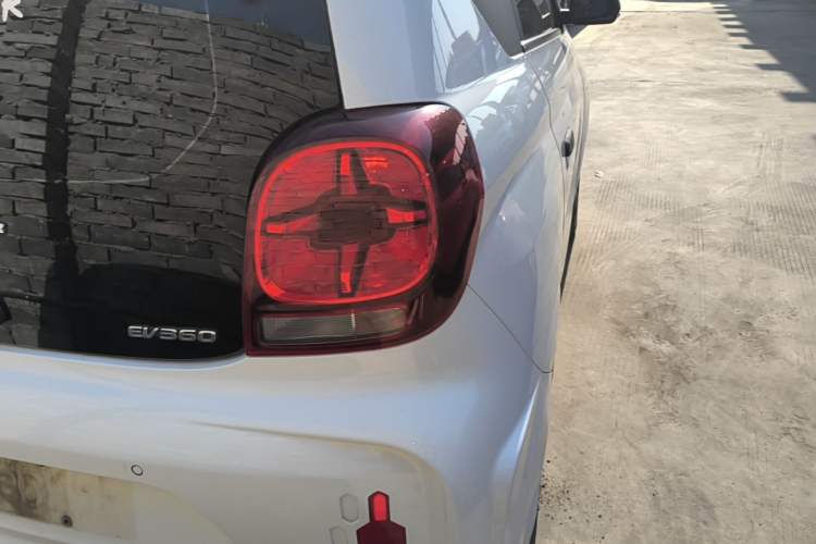 Used Roewe Clever 2022 311km QiQi BoBo Edition Right Rear Taillight