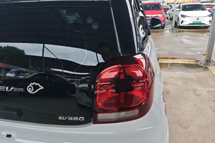 Used Roewe Clever 2022 311km QiQi BoBo Edition Right Rear Taillight