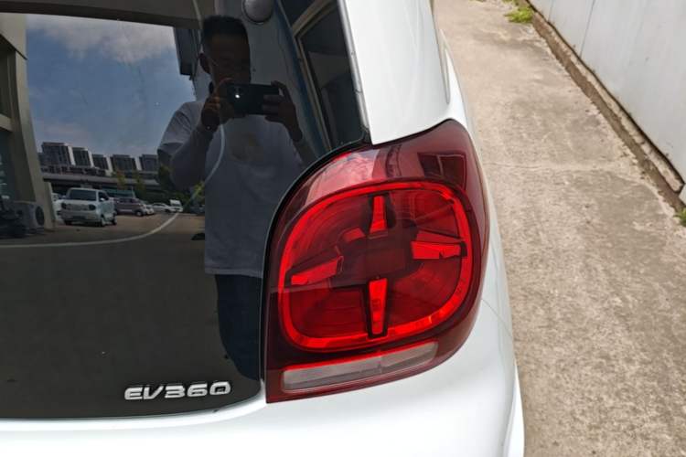 Used Roewe Clever 2022 311km QiQi BoBo Edition Right Rear Taillight