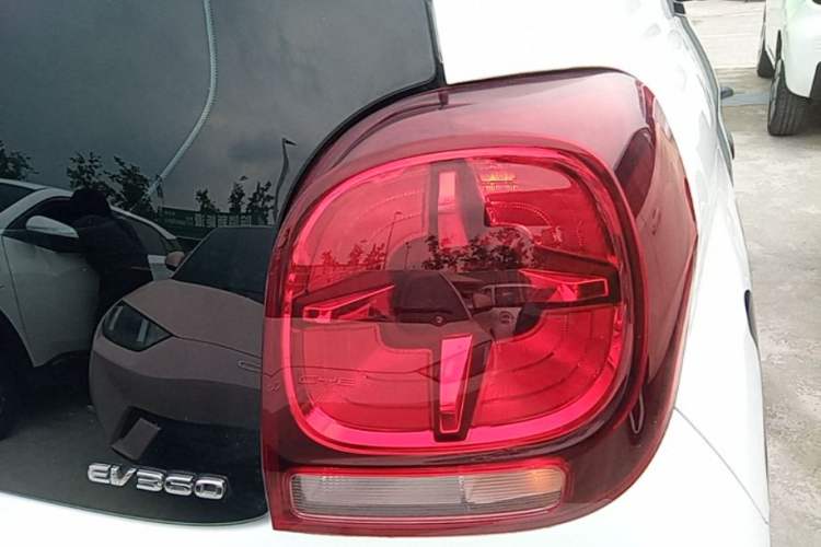 Used Roewe Clever 2022 311km QiQi BoBo Edition Right Rear Taillight