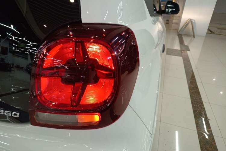 Used Roewe Clever 2022 311km QiQi BoBo Edition Right Rear Taillight