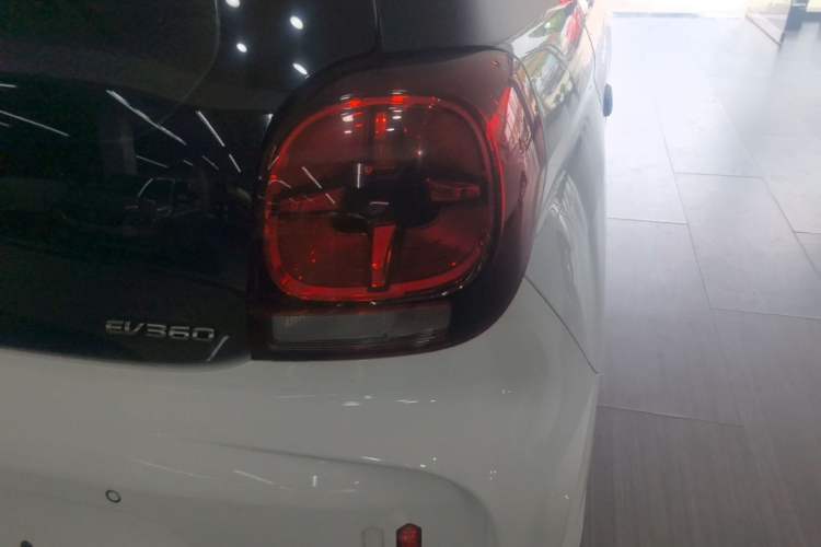 Used Roewe Clever 2022 311km QiQi BoBo Edition Right Rear Taillight
