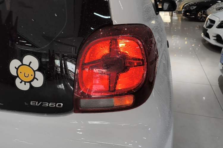 Used Roewe Clever 2022 311km QiQi BoBo Edition Right Rear Taillight