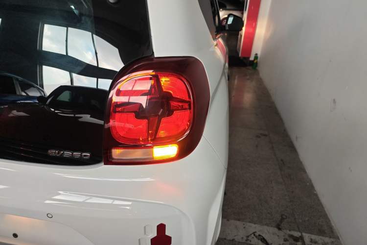 Used Roewe Clever 2022 311km QiQi BoBo Edition Right Rear Taillight