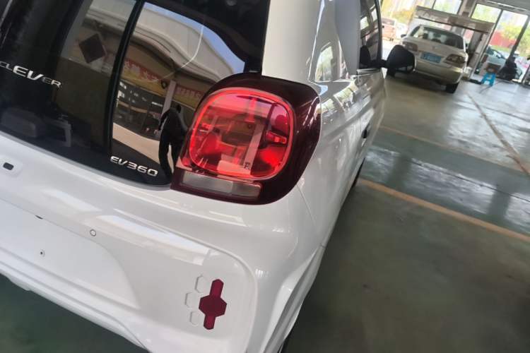 Used Roewe Clever 2022 311km QiQi BoBo Edition Right Rear Taillight