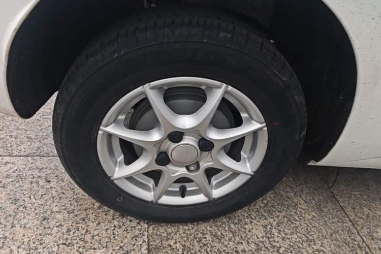 Used Roewe Clever 2022 311km QiQi BoBo Edition Right Rear Wheel Hub