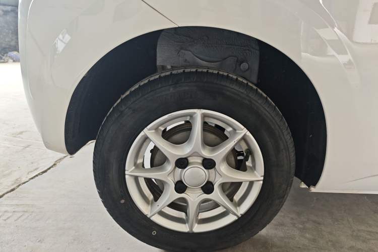 Used Roewe Clever 2022 311km QiQi BoBo Edition Right Rear Wheel Hub
