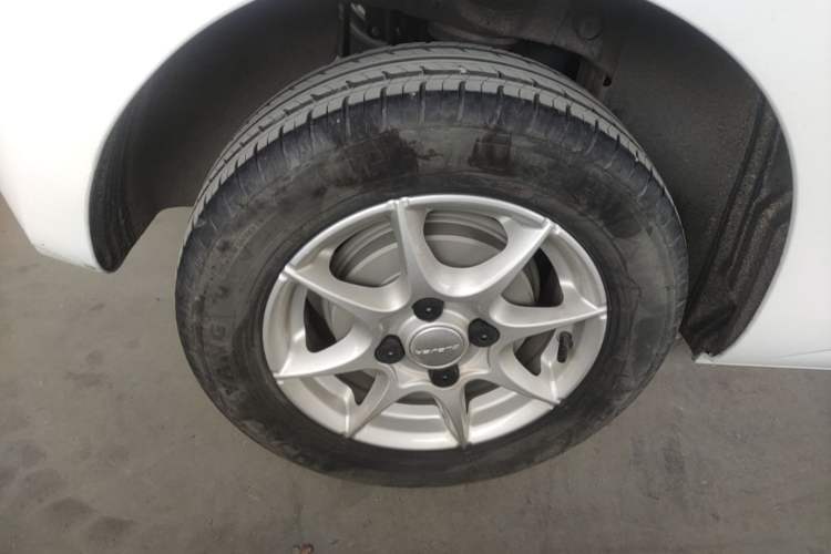 Used Roewe Clever 2022 311km QiQi BoBo Edition Right Rear Wheel Hub