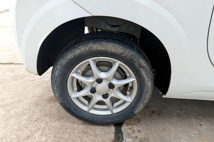 Used Roewe Clever 2022 311km QiQi BoBo Edition Right Rear Wheel Hub