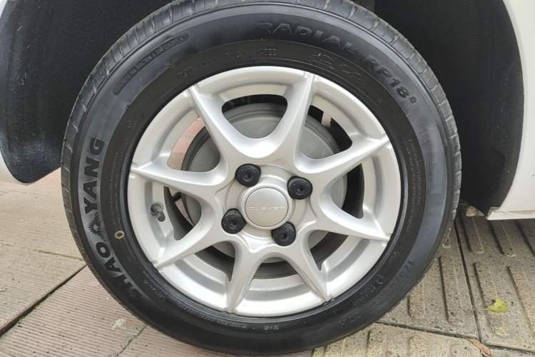 Used Roewe Clever 2022 311km QiQi BoBo Edition Right Rear Wheel Hub