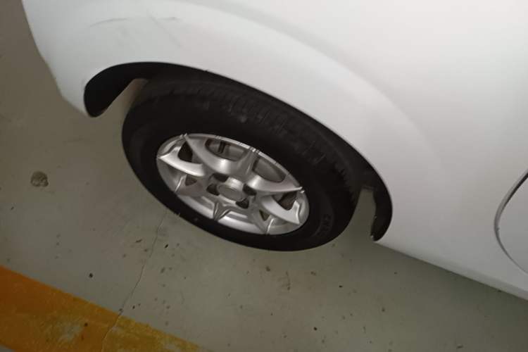 Used Roewe Clever 2022 311km QiQi BoBo Edition Right Rear Wheel Hub