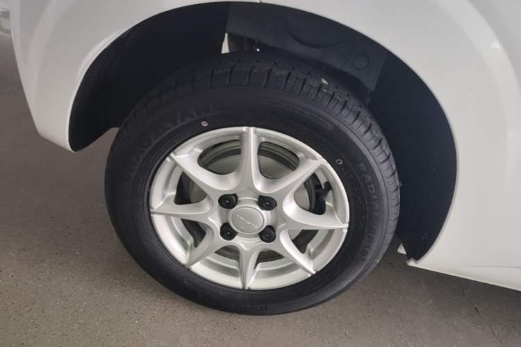 Used Roewe Clever 2022 311km QiQi BoBo Edition Right Rear Wheel Hub