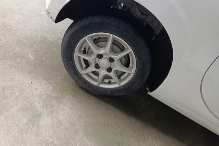 Used Roewe Clever 2022 311km QiQi BoBo Edition Right Rear Wheel Hub