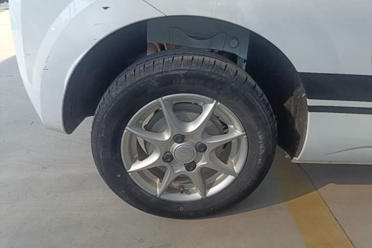 Used Roewe Clever 2022 311km QiQi BoBo Edition Right Rear Wheel Hub