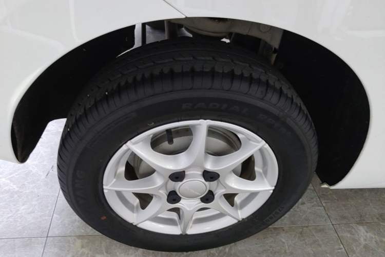 Used Roewe Clever 2022 311km QiQi BoBo Edition Right Rear Wheel Hub