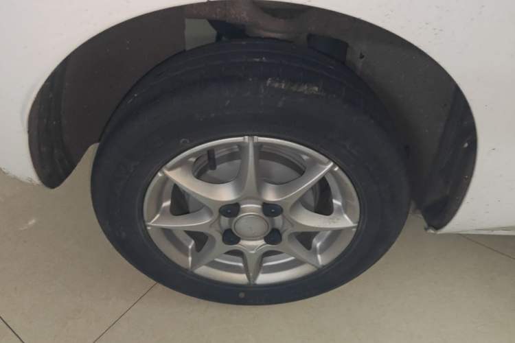 Used Roewe Clever 2022 311km QiQi BoBo Edition Right Rear Wheel Hub