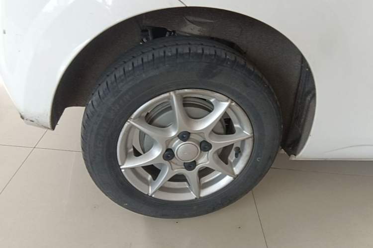 Used Roewe Clever 2022 311km QiQi BoBo Edition Right Rear Wheel Hub