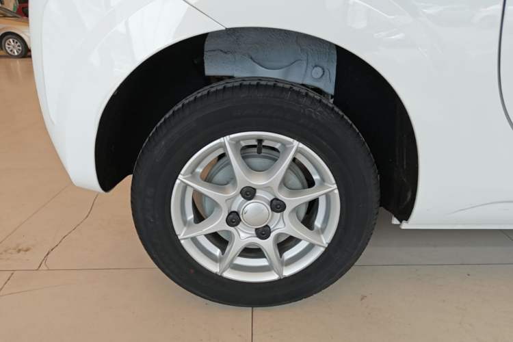 Used Roewe Clever 2022 311km QiQi BoBo Edition Right Rear Wheel Hub