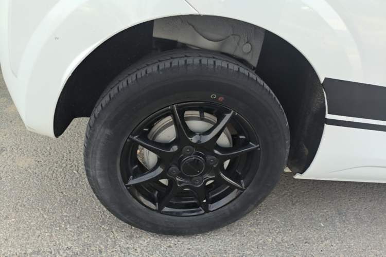 Used Roewe Clever 2022 311km QiQi BoBo Edition Right Rear Wheel Hub