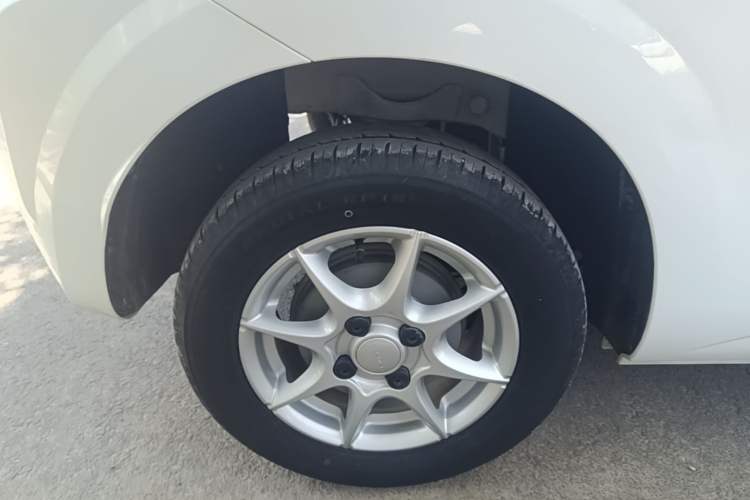 Used Roewe Clever 2022 311km QiQi BoBo Edition Right Rear Wheel Hub