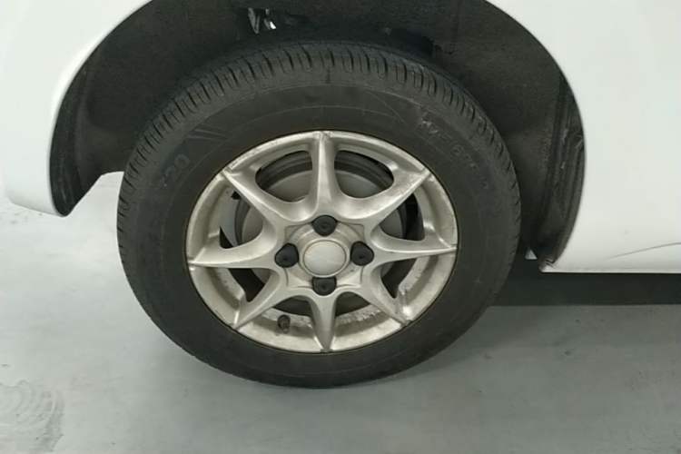Used Roewe Clever 2022 311km QiQi BoBo Edition Right Rear Wheel Hub