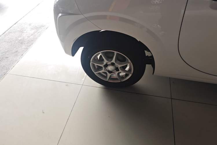 Used Roewe Clever 2022 311km QiQi BoBo Edition Right Rear Wheel Hub
