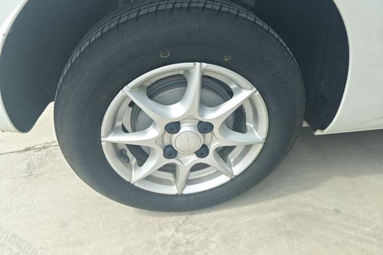 Used Roewe Clever 2022 311km QiQi BoBo Edition Right Rear Wheel Hub