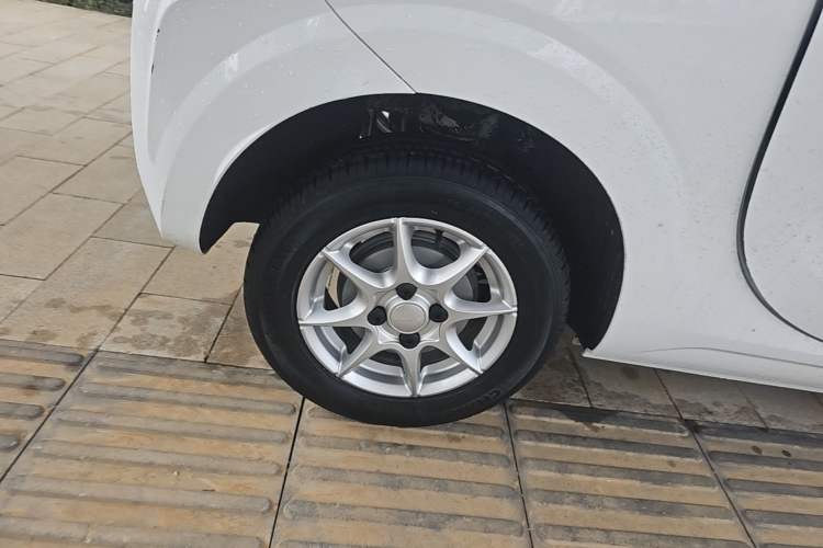 Used Roewe Clever 2022 311km QiQi BoBo Edition Right Rear Wheel Hub
