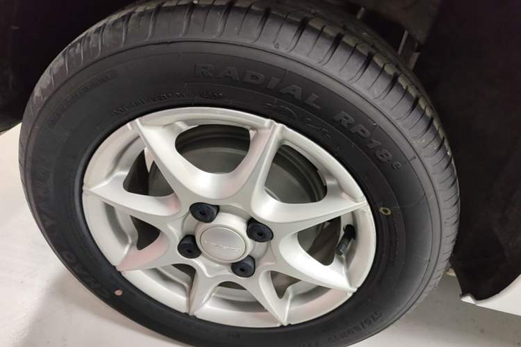 Used Roewe Clever 2022 311km QiQi BoBo Edition Right Rear Wheel Hub