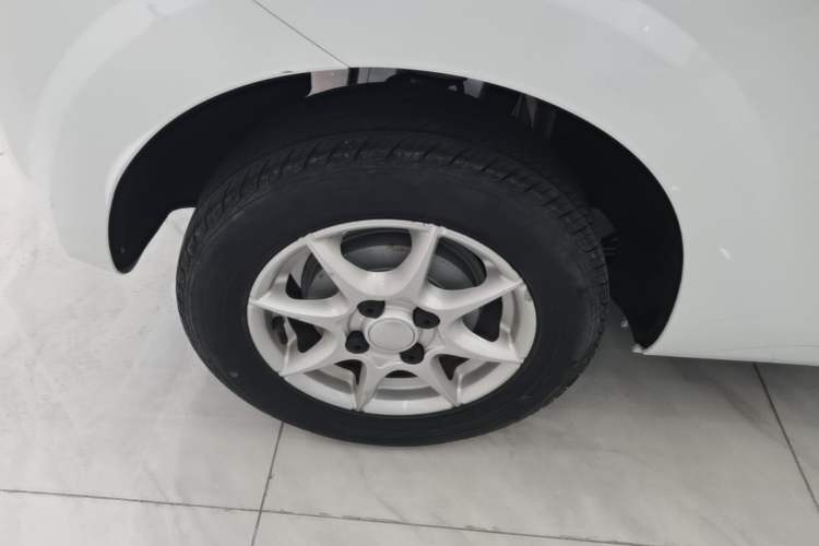 Used Roewe Clever 2022 311km QiQi BoBo Edition Right Rear Wheel Hub