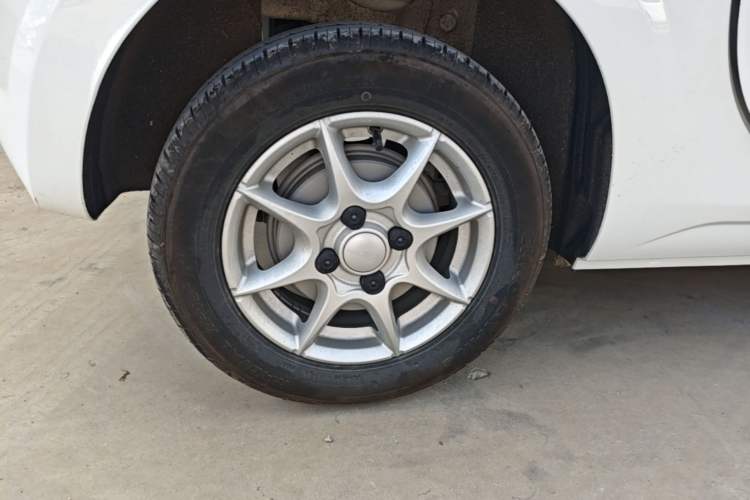 Used Roewe Clever 2022 311km QiQi BoBo Edition Right Rear Wheel Hub