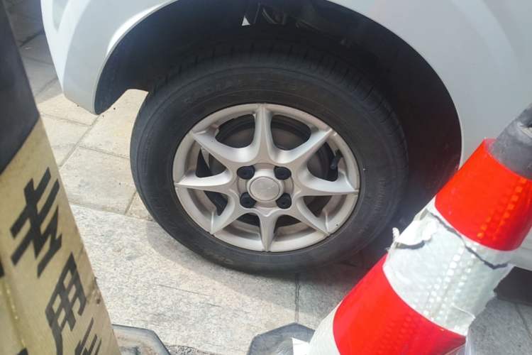 Used Roewe Clever 2022 311km QiQi BoBo Edition Right Rear Wheel Hub