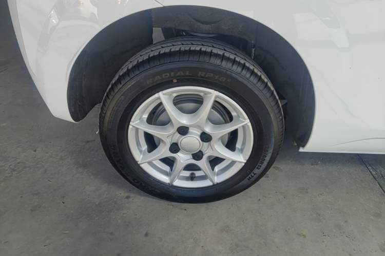 Used Roewe Clever 2022 311km QiQi BoBo Edition Right Rear Wheel Hub