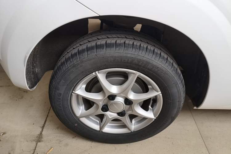Used Roewe Clever 2022 311km QiQi BoBo Edition Right Rear Wheel Hub