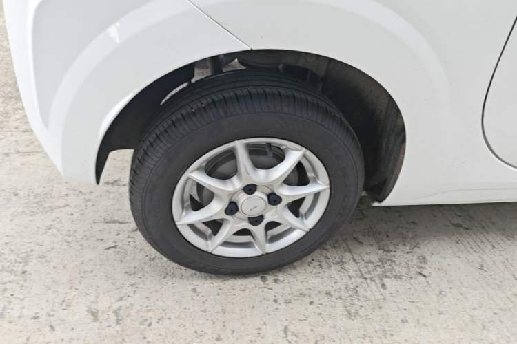 Used Roewe Clever 2022 311km QiQi BoBo Edition Right Rear Wheel Hub
