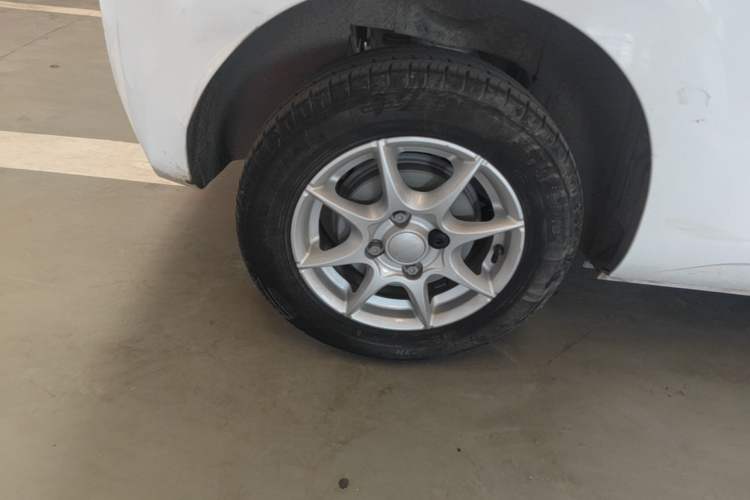 Used Roewe Clever 2022 311km QiQi BoBo Edition Right Rear Wheel Hub