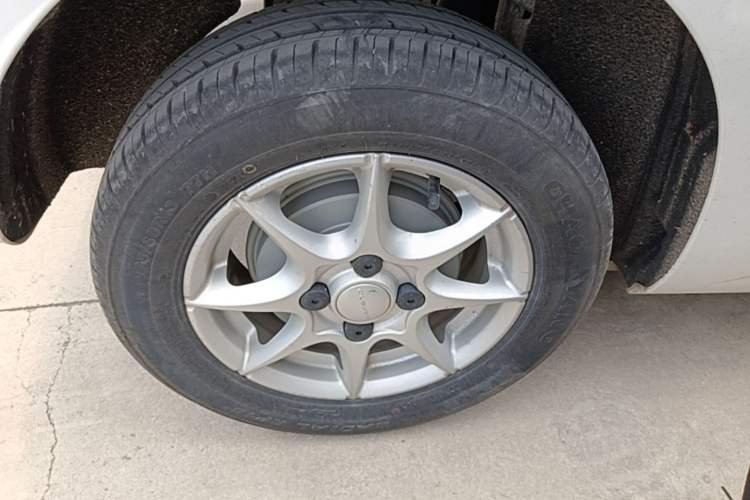 Used Roewe Clever 2022 311km QiQi BoBo Edition Right Rear Wheel Hub