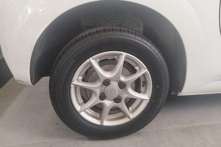 Used Roewe Clever 2022 311km QiQi BoBo Edition Right Rear Wheel Hub