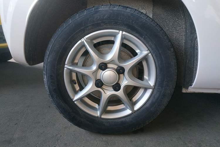Used Roewe Clever 2022 311km QiQi BoBo Edition Right Rear Wheel Hub