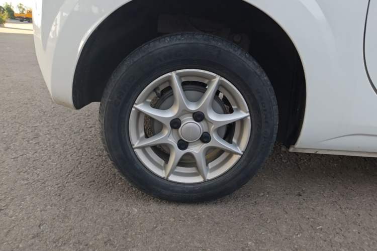 Used Roewe Clever 2022 311km QiQi BoBo Edition Right Rear Wheel Hub