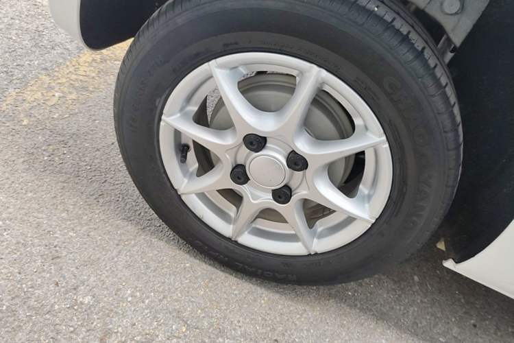 Used Roewe Clever 2022 311km QiQi BoBo Edition Right Rear Wheel Hub