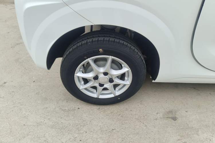 Used Roewe Clever 2022 311km QiQi BoBo Edition Right Rear Wheel Hub